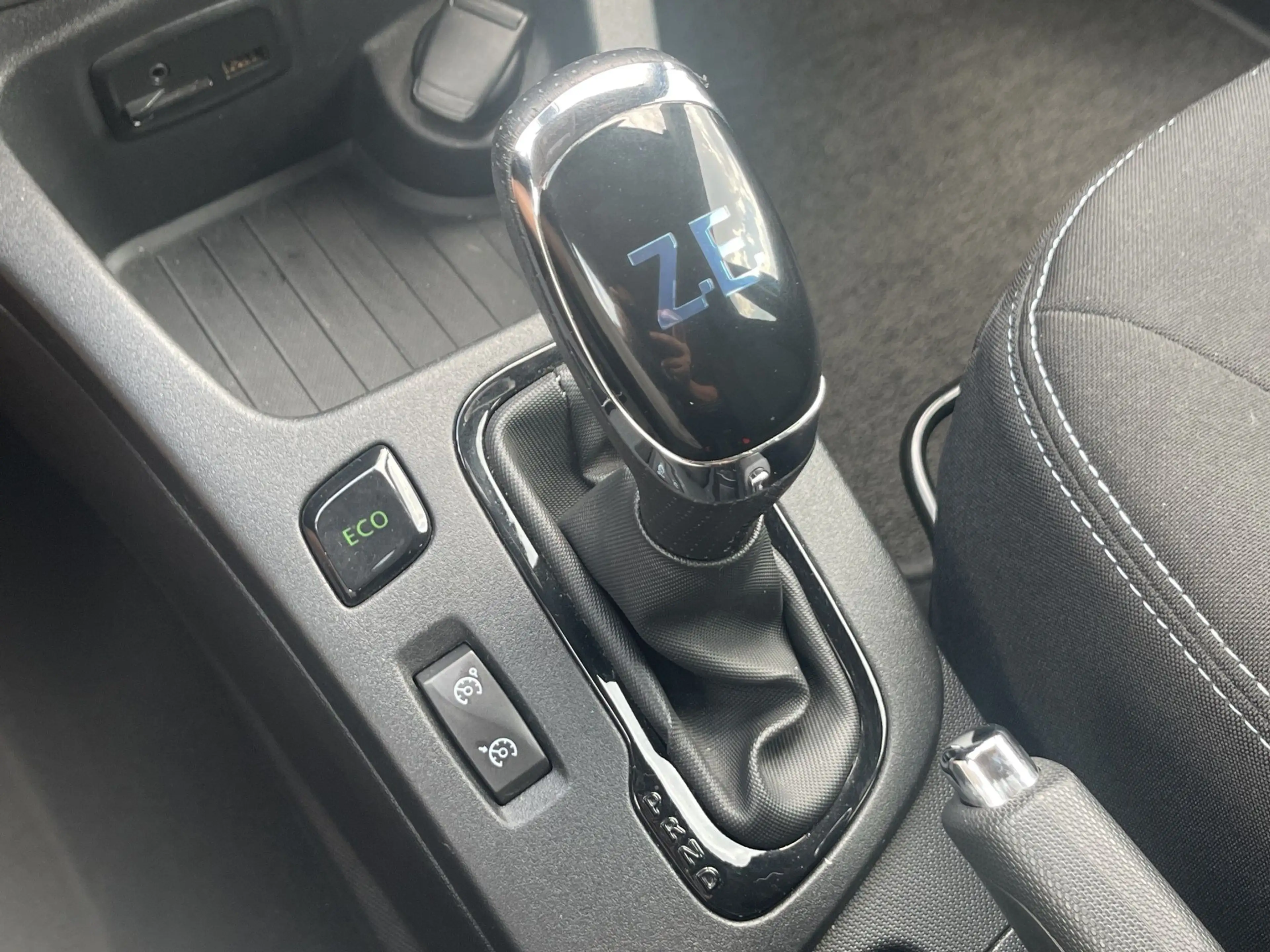 Renault ZOE Limited 41kWh | EIGENTUMSBATTERIE | NAVI | KEYLESS — photo 16