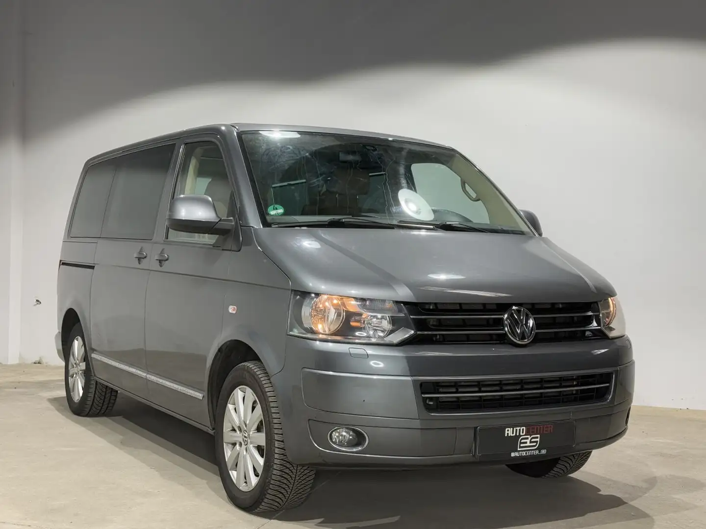 Volkswagen T5 2.0 TDI Multivan Highline DSG Šedá - 2