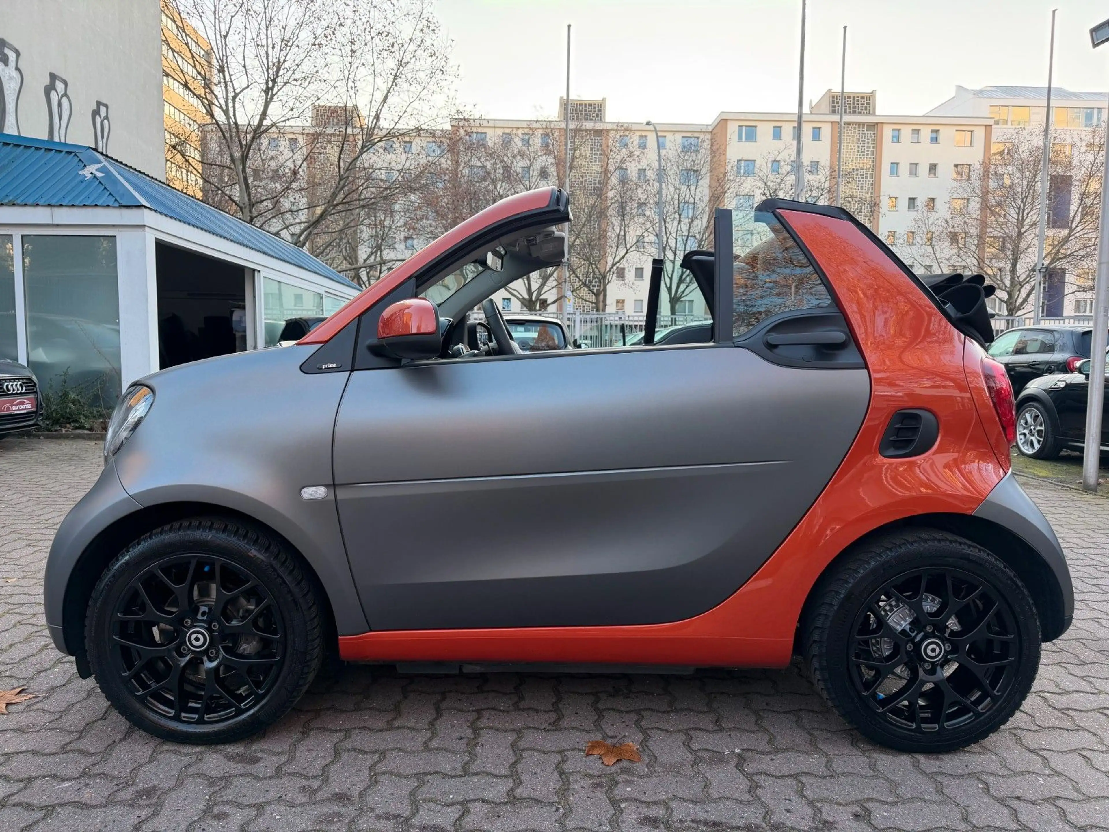 smart forTwo fortwo cabrio 66kW DCT prime SPORT*NAVI*SHZ*KAM* — photo 2