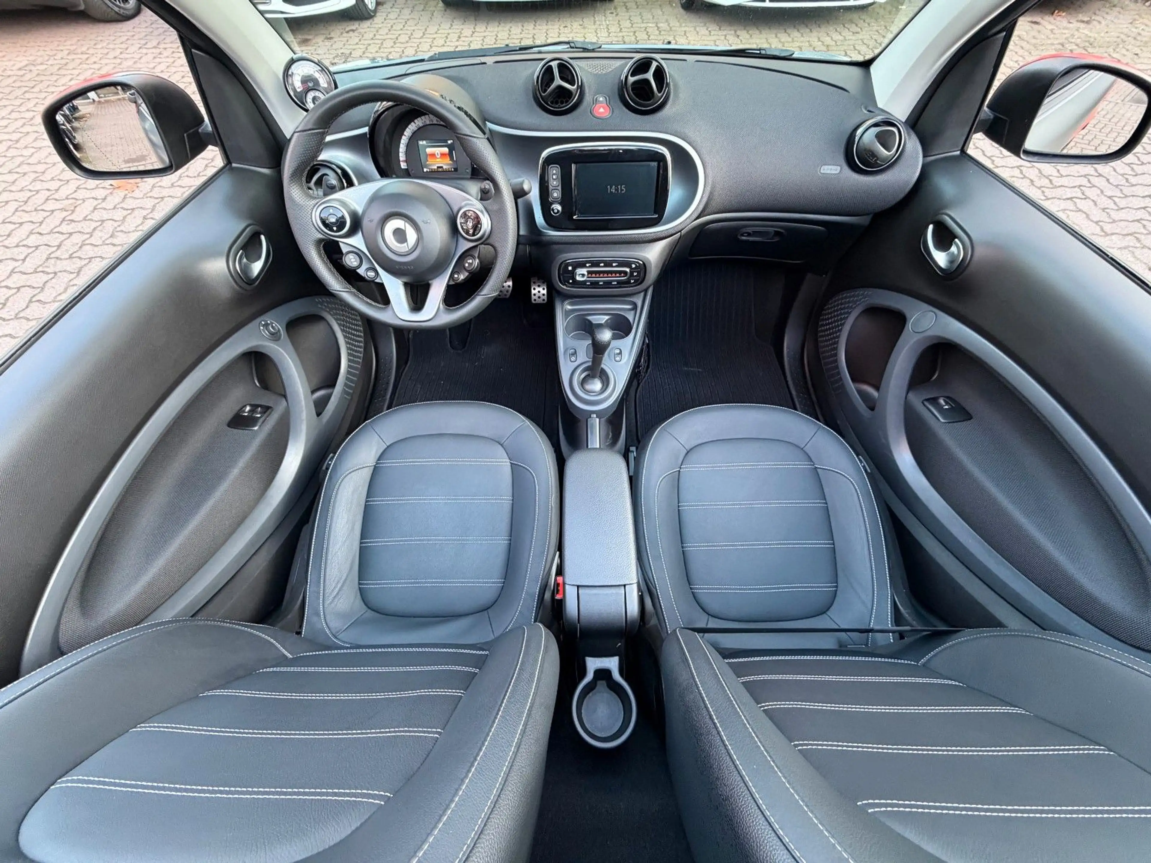 smart forTwo fortwo cabrio 66kW DCT prime SPORT*NAVI*SHZ*KAM* — photo 3