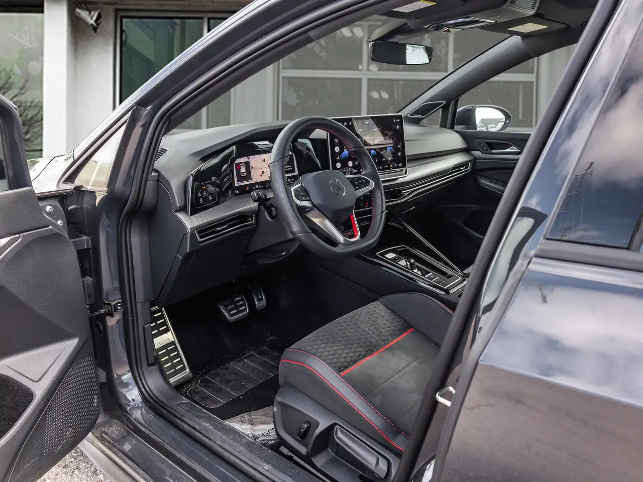 Volkswagen Golf GTI снимка Volkswagen Golf GTI