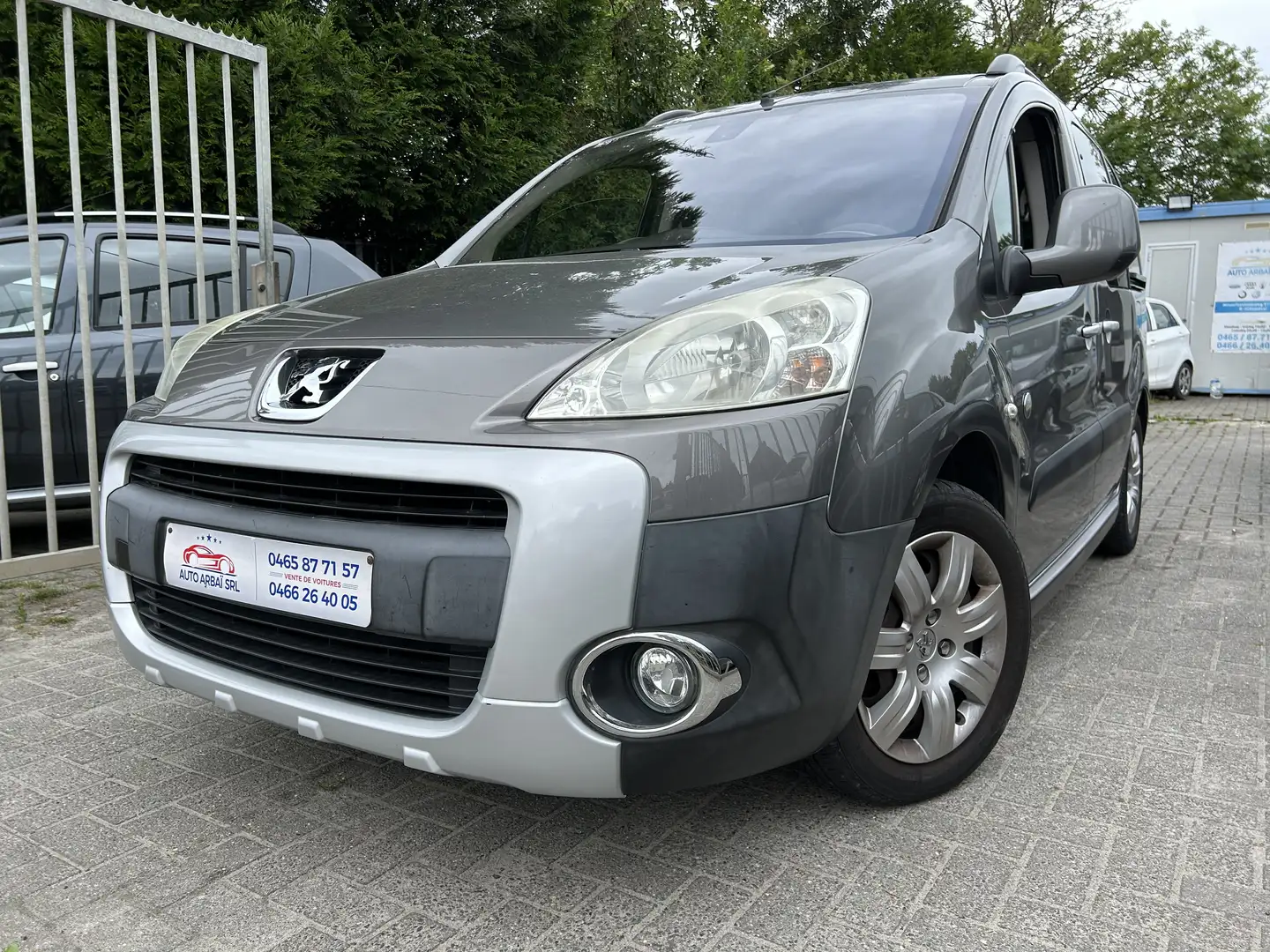 Peugeot Partner Tepee Outdoor 1.6 HDi FAP Grijs - 2