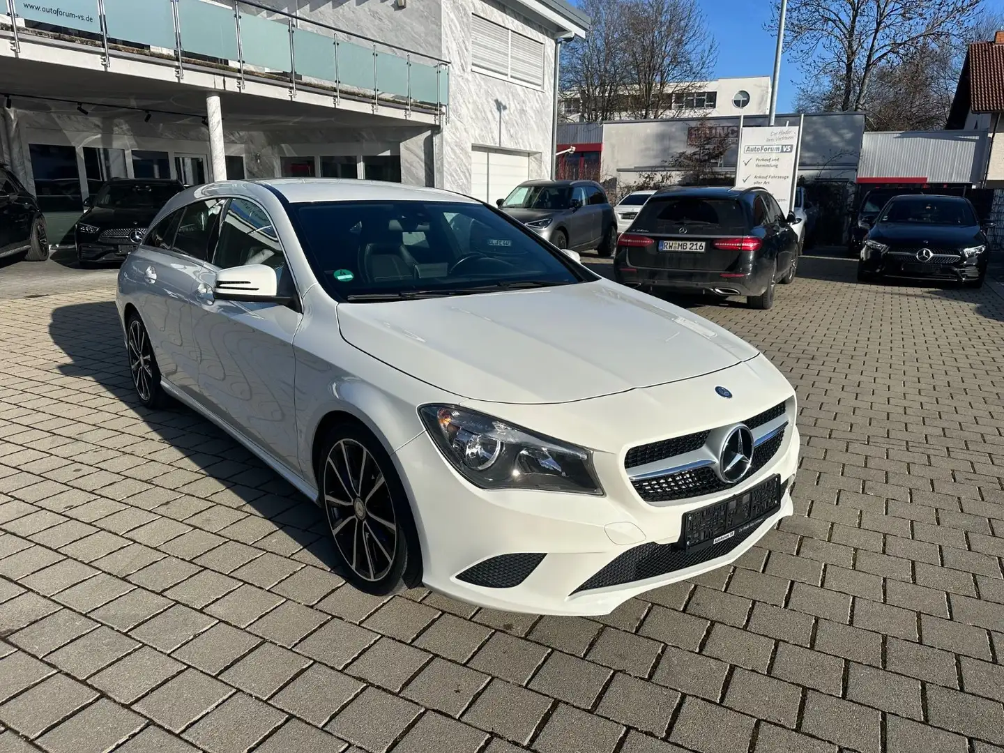 Mercedes-Benz CLA 200 *Navi*RCAM Weiß - 1