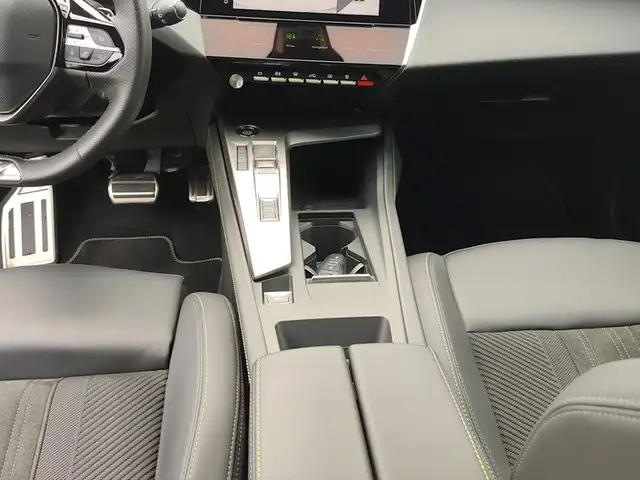 Peugeot 308 view 11