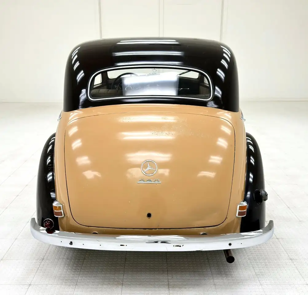 Mercedes-Benz 220 Sedan, foto 4