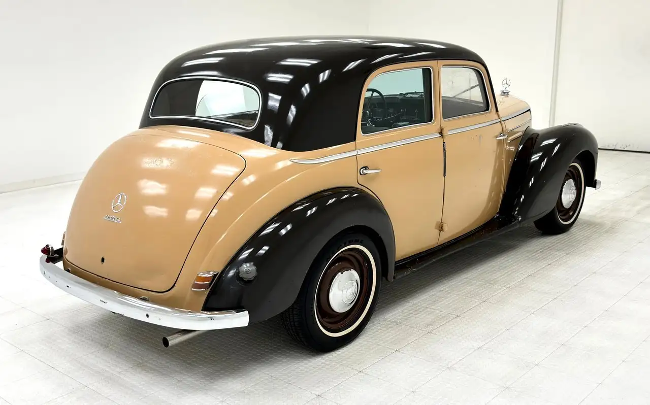Mercedes-Benz 220 Sedan, foto 5