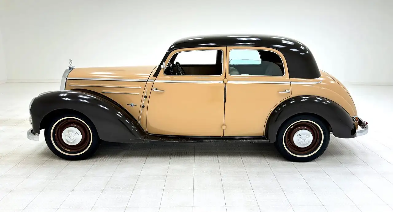 Mercedes-Benz 220 Sedan, foto 2