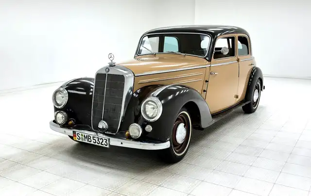 Mercedes-Benz 220 Sedan