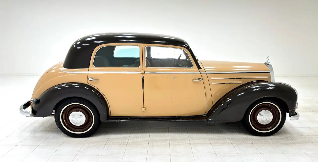 Mercedes-Benz 220 Sedan, foto 6