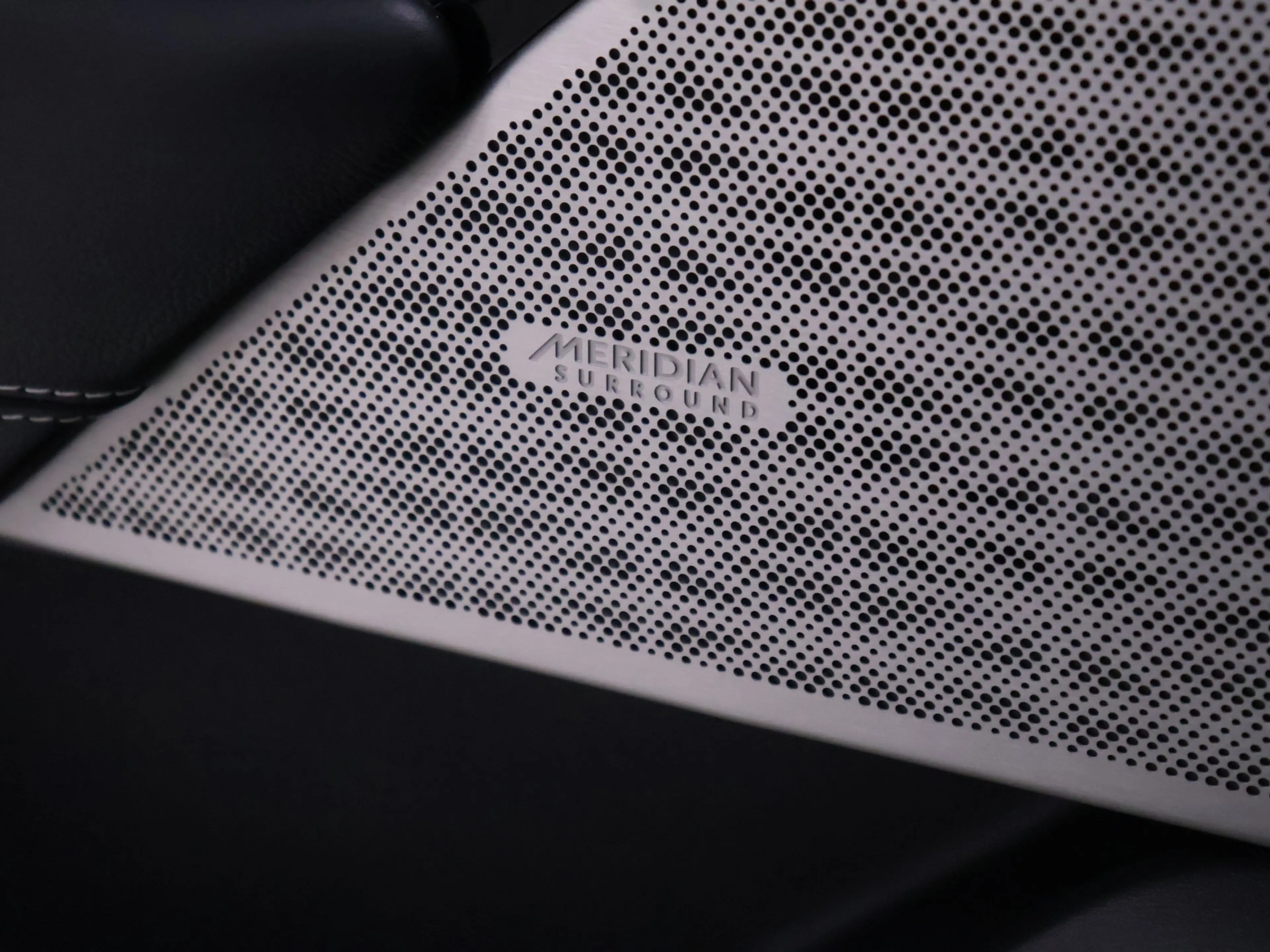 Land Rover Range Rover Velar 2.0 P400e R-Dynamic HSE [SCHUIFKANTELDAK, MERIDAN — photo 18