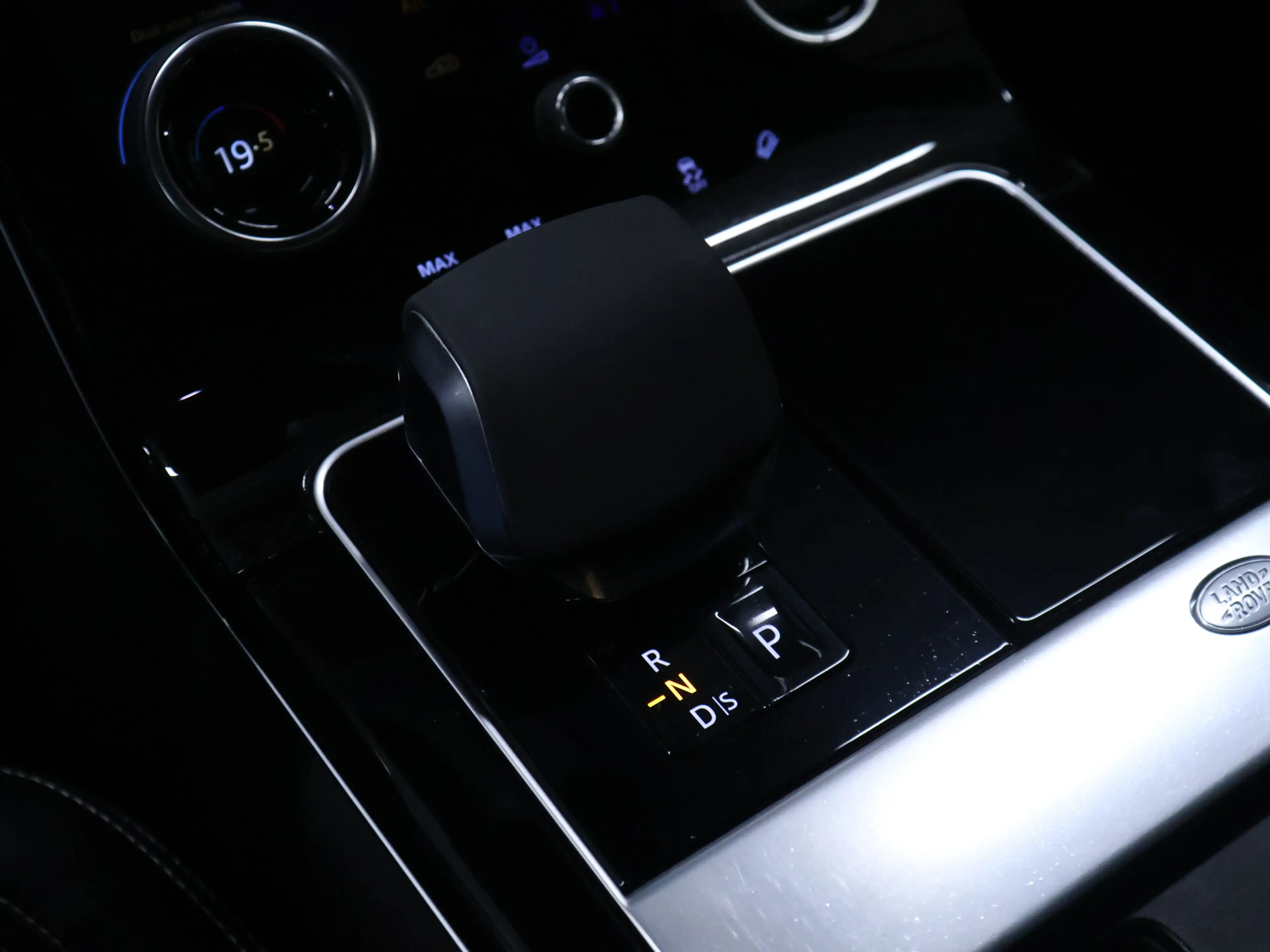 Land Rover Range Rover Velar 2.0 P400e R-Dynamic HSE [SCHUIFKANTELDAK, MERIDAN — photo 21