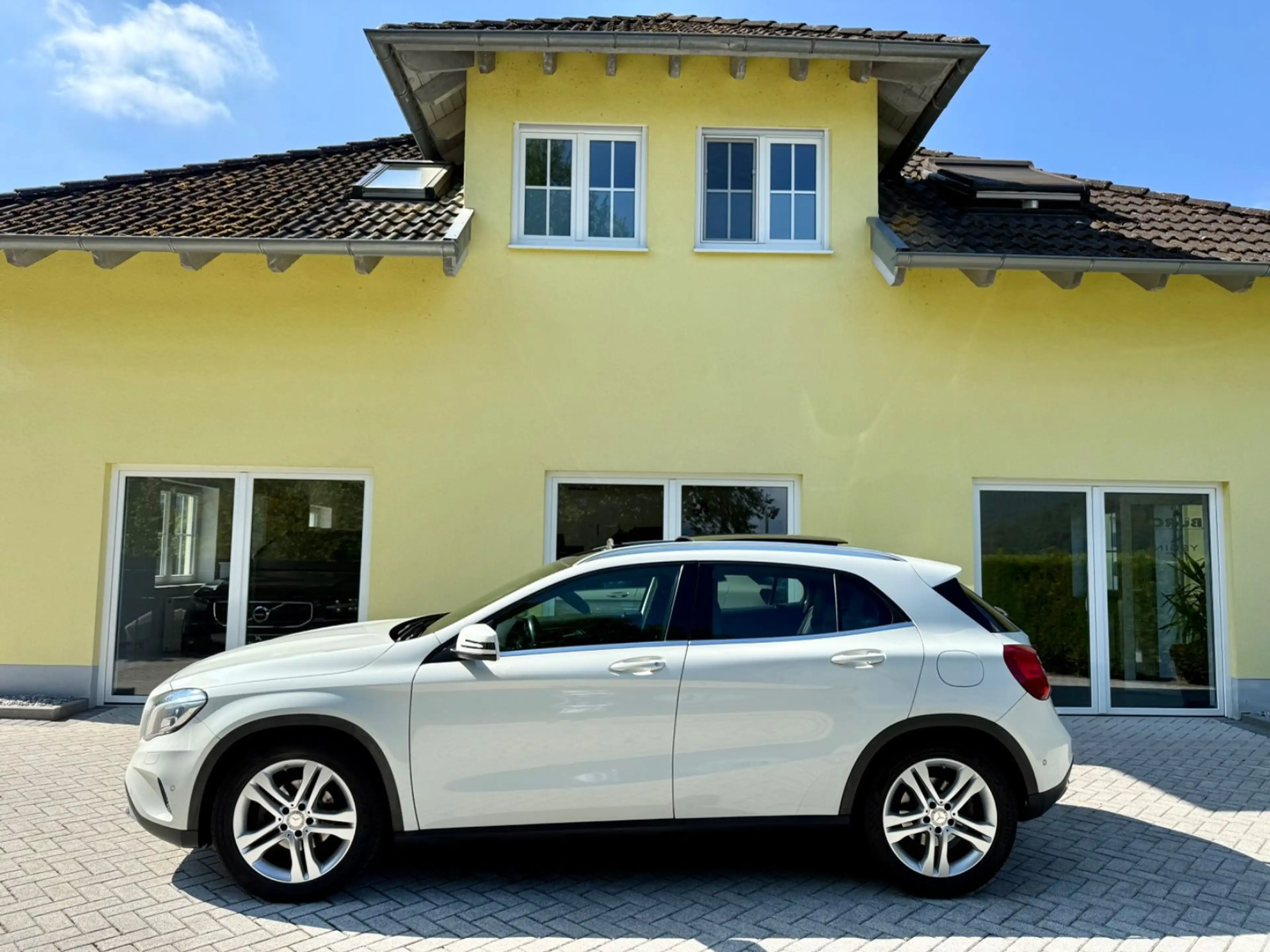Mercedes-Benz GLA 200 Urban Sitzheizung-Bi-Xenon-Pano — photo 4