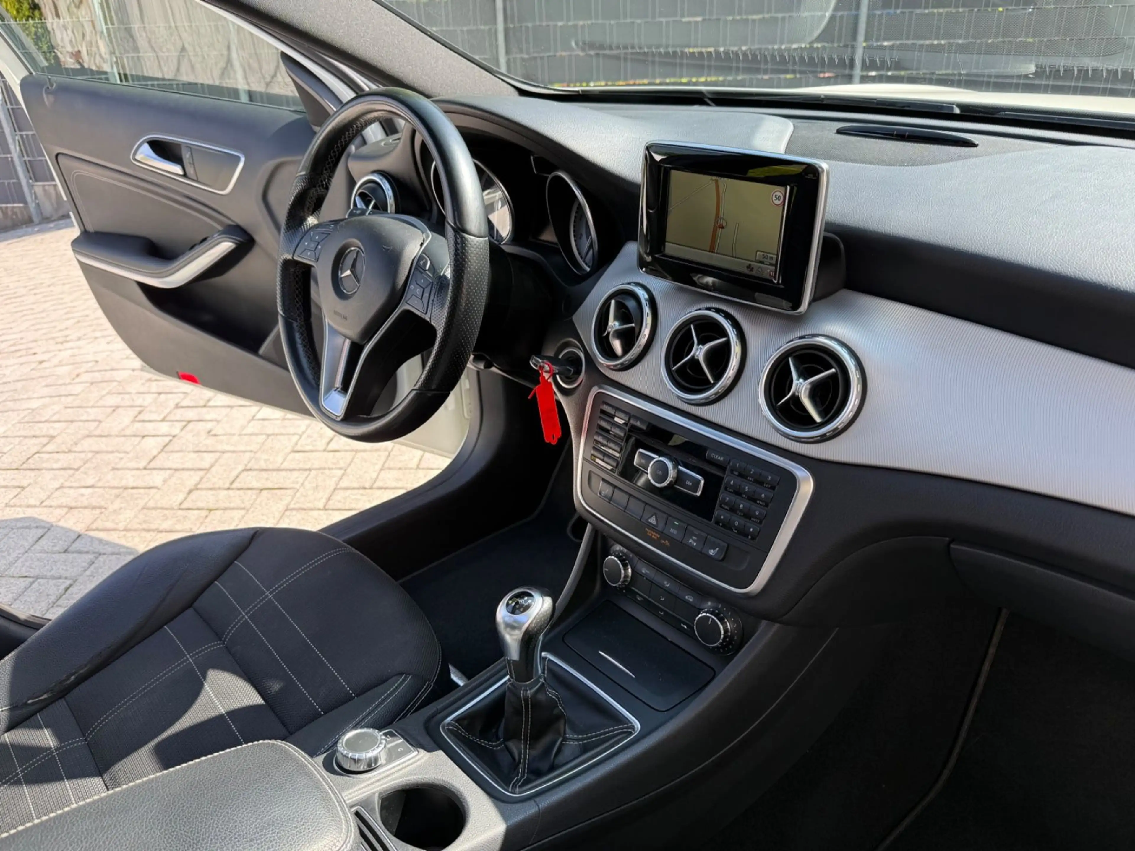 Mercedes-Benz GLA 200 Urban Sitzheizung-Bi-Xenon-Pano — photo 15