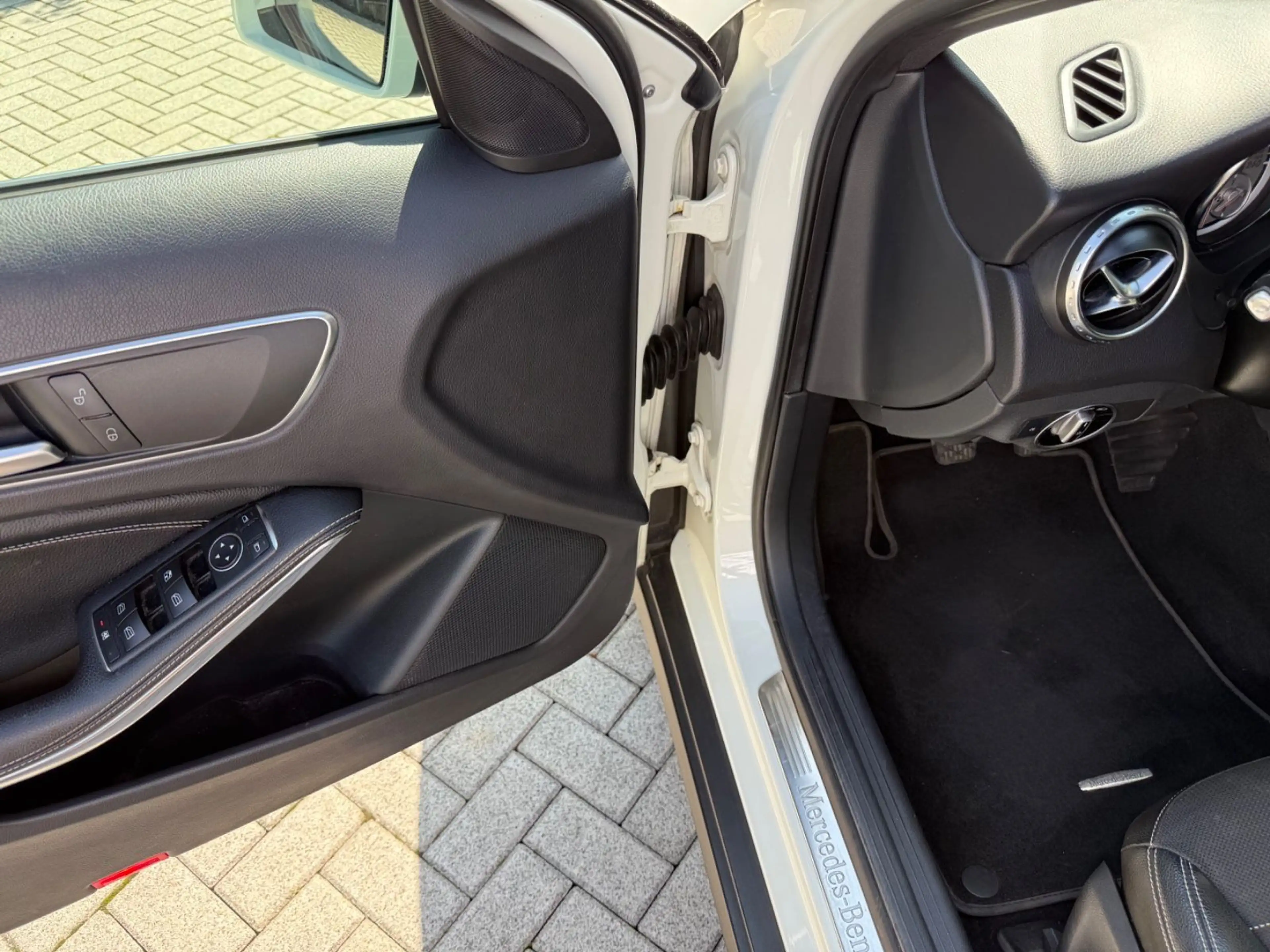 Mercedes-Benz GLA 200 Urban Sitzheizung-Bi-Xenon-Pano — photo 10