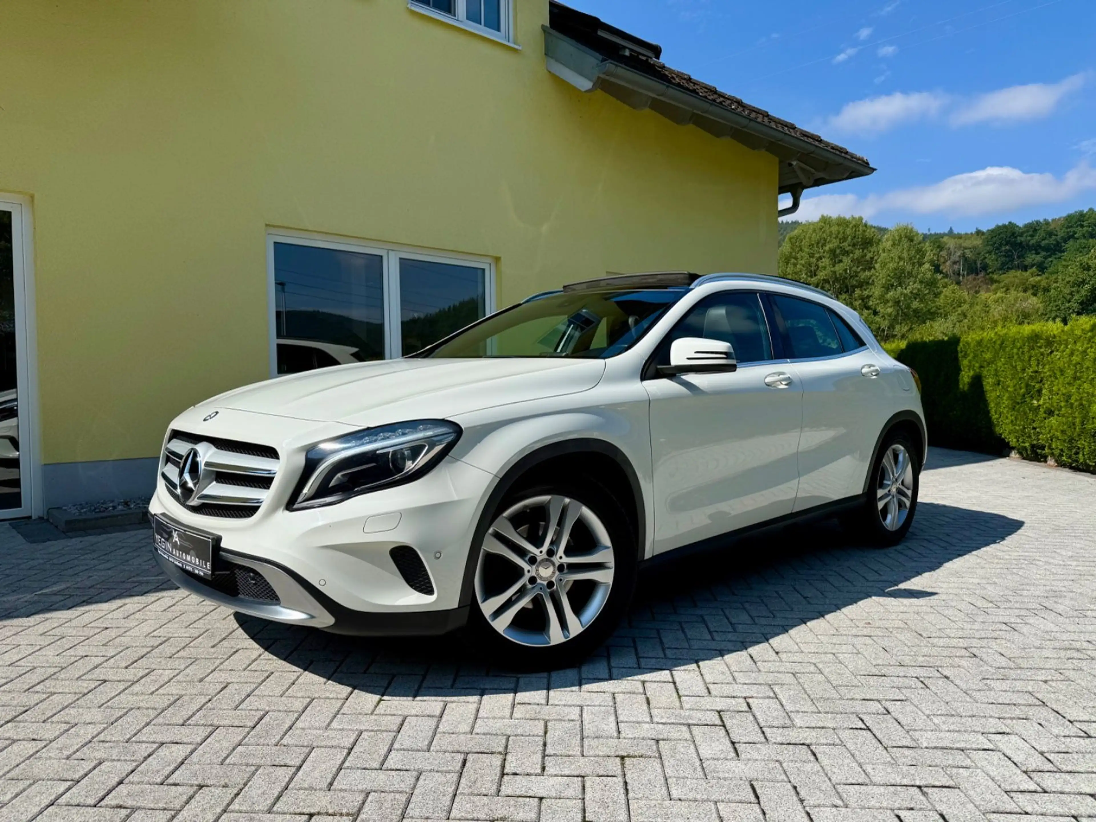 Mercedes-Benz GLA 200 Urban Sitzheizung-Bi-Xenon-Pano — photo 2