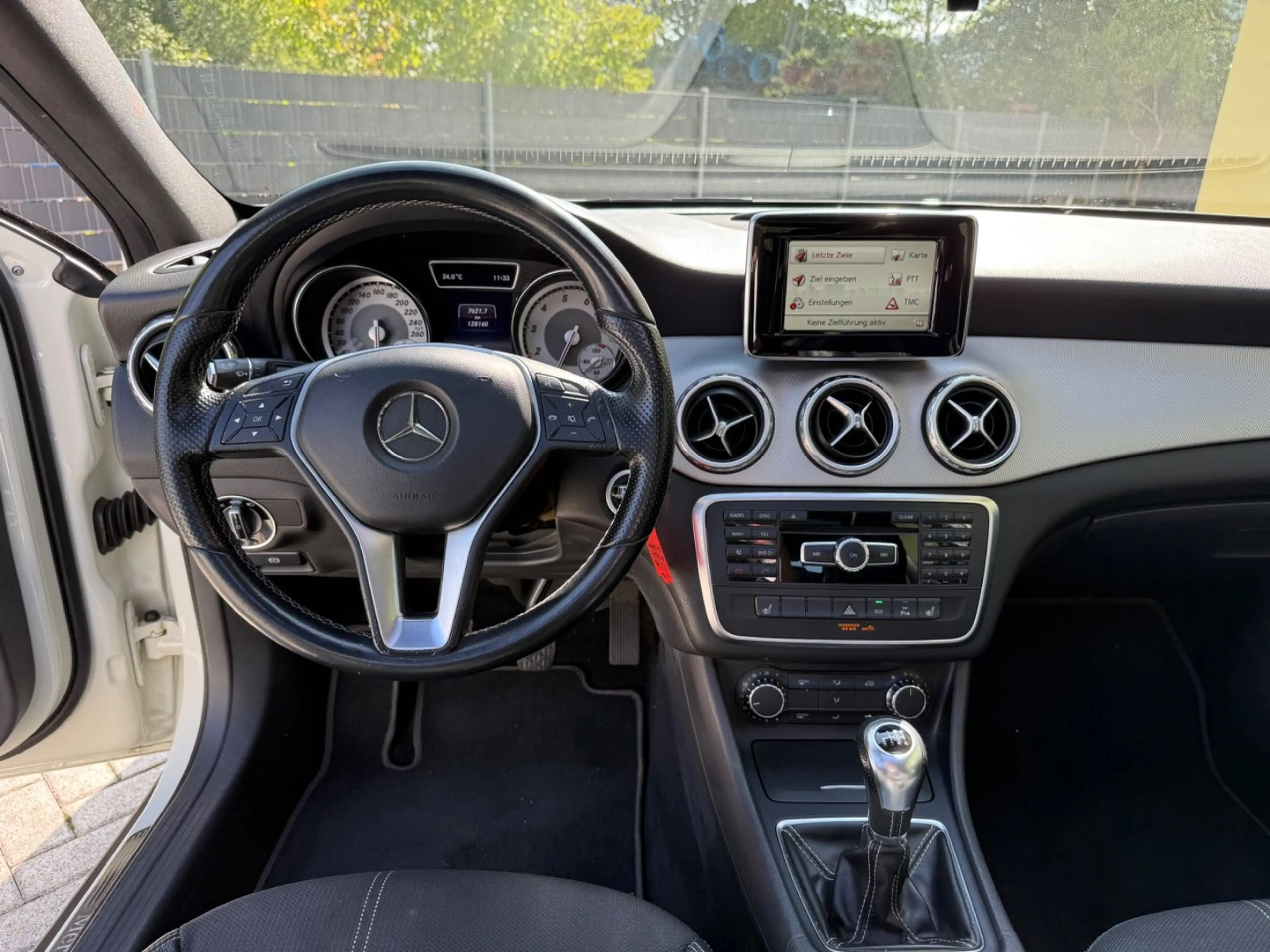 Mercedes-Benz GLA 200 Urban Sitzheizung-Bi-Xenon-Pano — photo 12