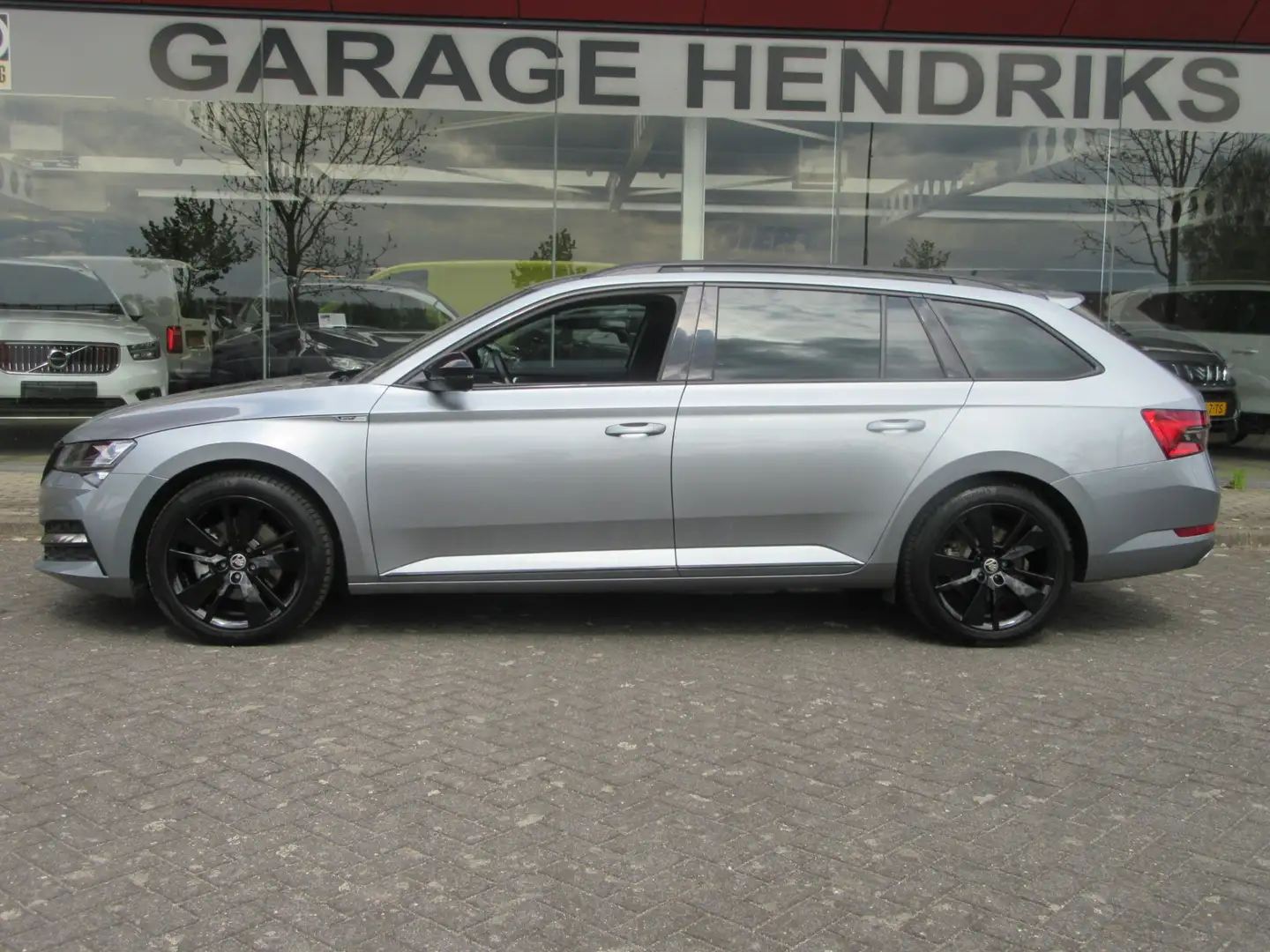 Skoda Superb Combi 1.4 TSI phev iV Sportline Business Automaat Grijs - 2