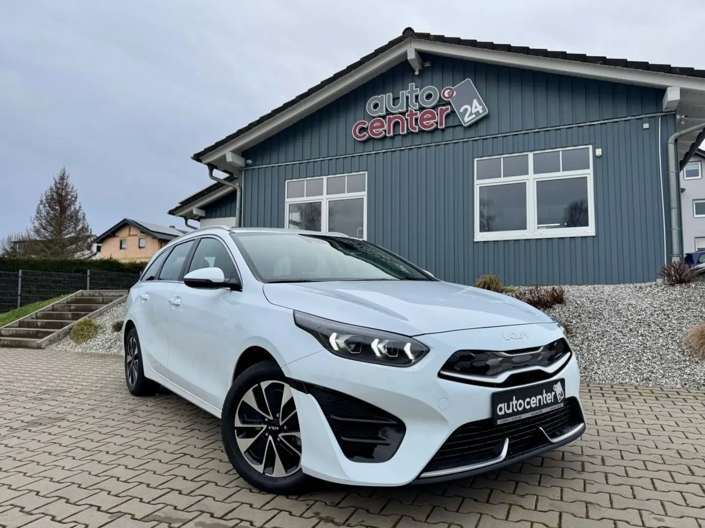 Kia Ceed SW / cee'd SW °1.Hand°LED°Kamera°AppleCarPlay Білий - 1