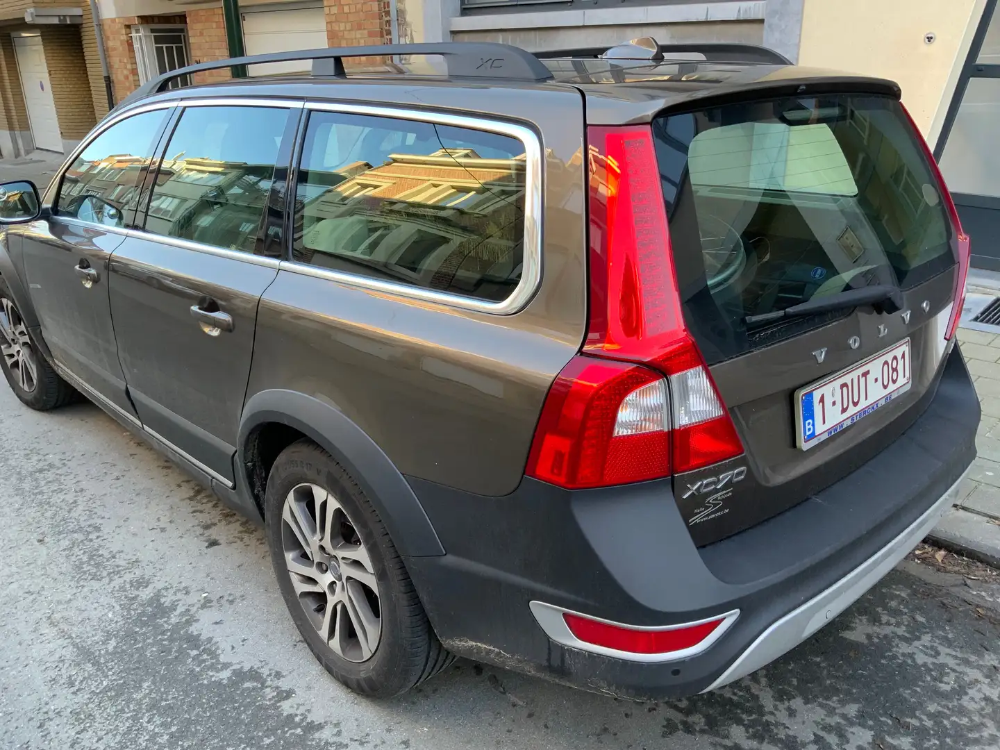 Volvo XC70 2.0 D4 Momentum Geartronic Brons - 1