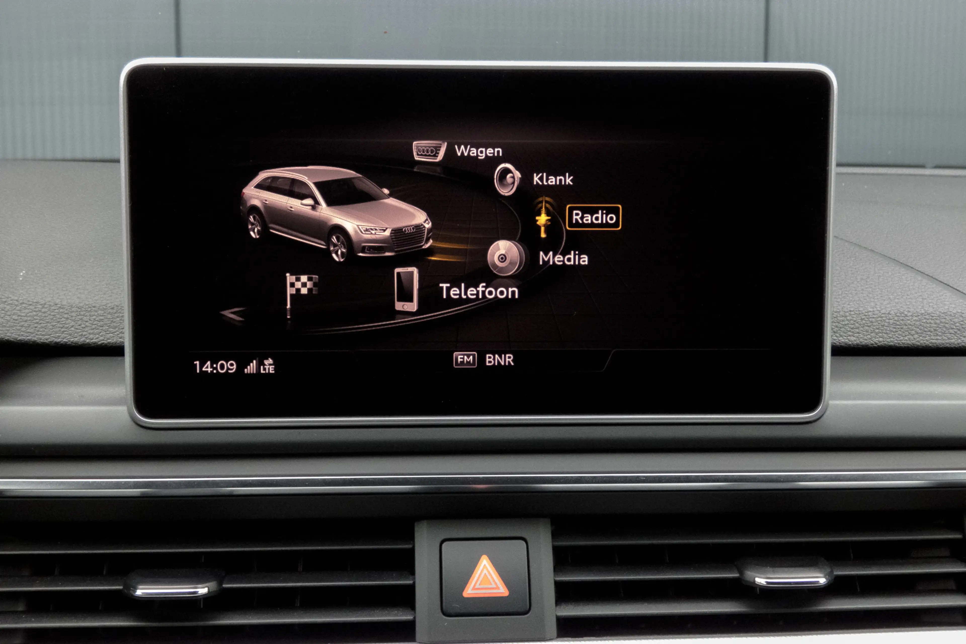 Audi A4 Avant 2.0 TFSI MHEV Design Pro Line Plus | Virtual — photo 18