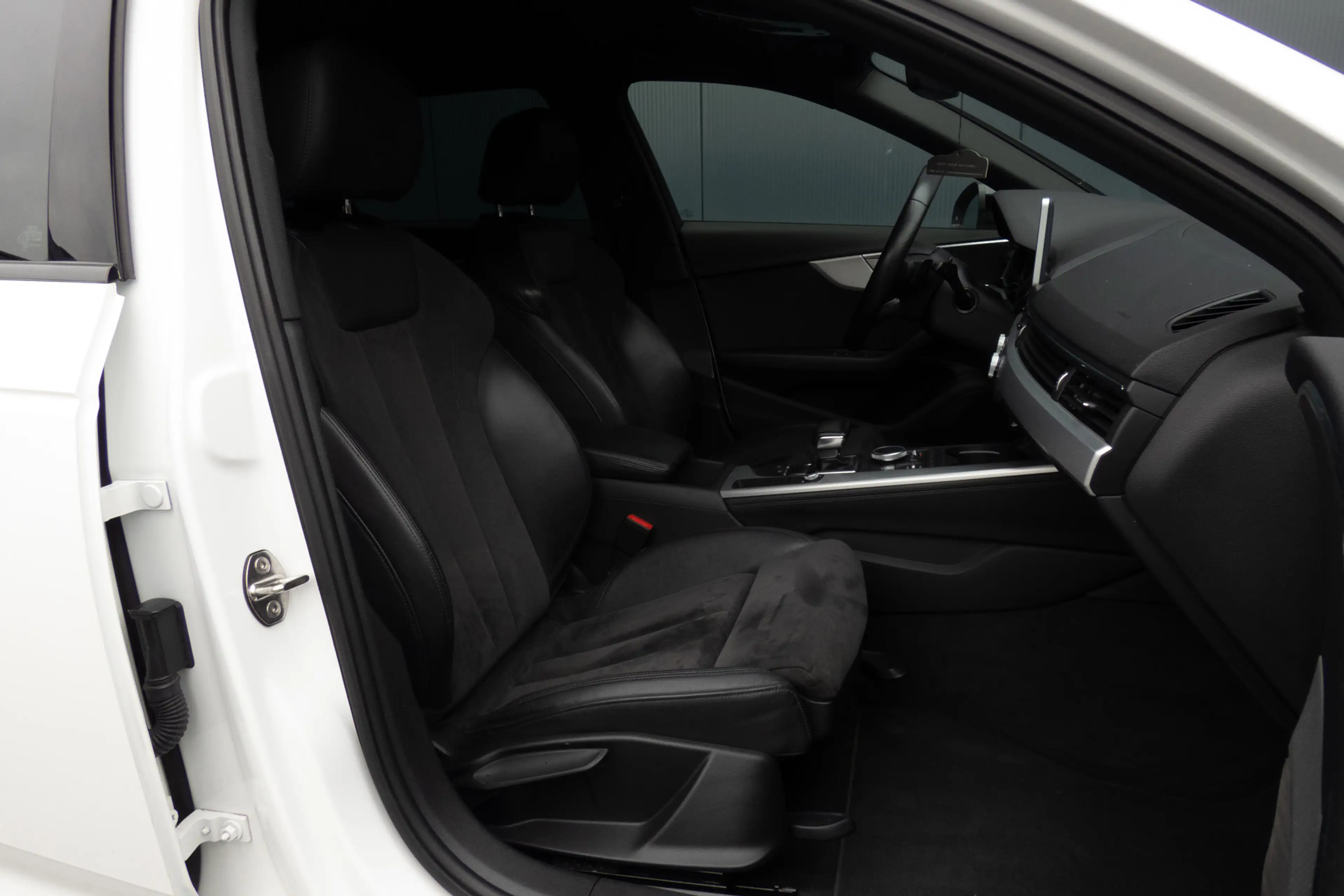 Audi A4 Avant 2.0 TFSI MHEV Design Pro Line Plus | Virtual — photo 4
