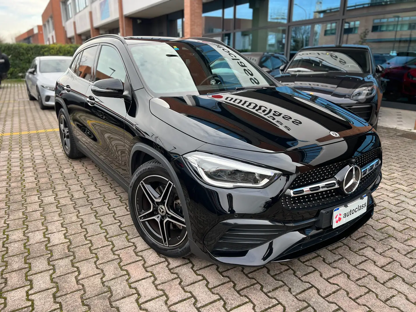 Mercedes-Benz GLA 180 GLA d Premium auto Night Nero - 2