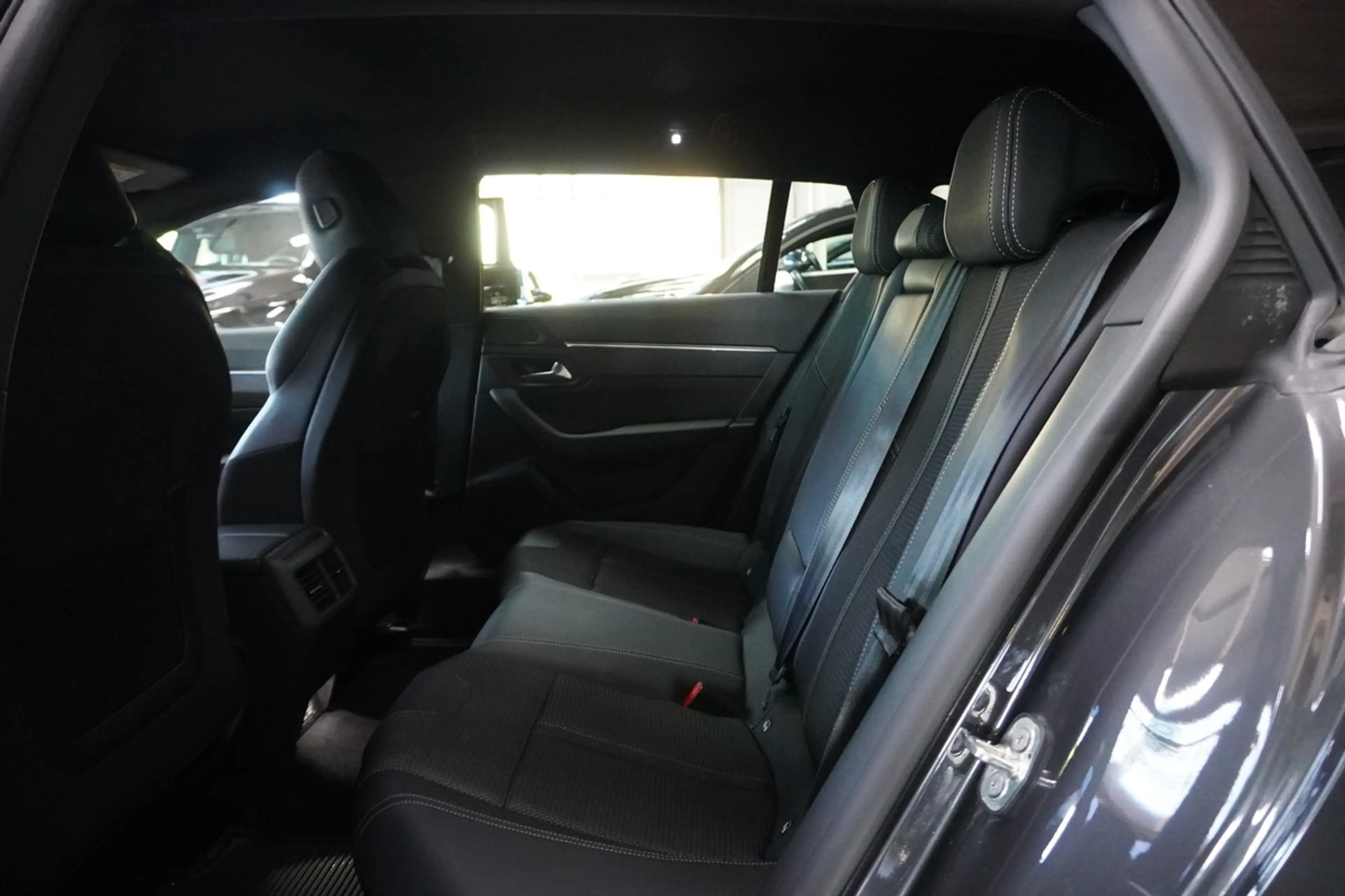Peugeot 508 SW Allure Hybrid LED ACC DAB R.Cam — photo 13