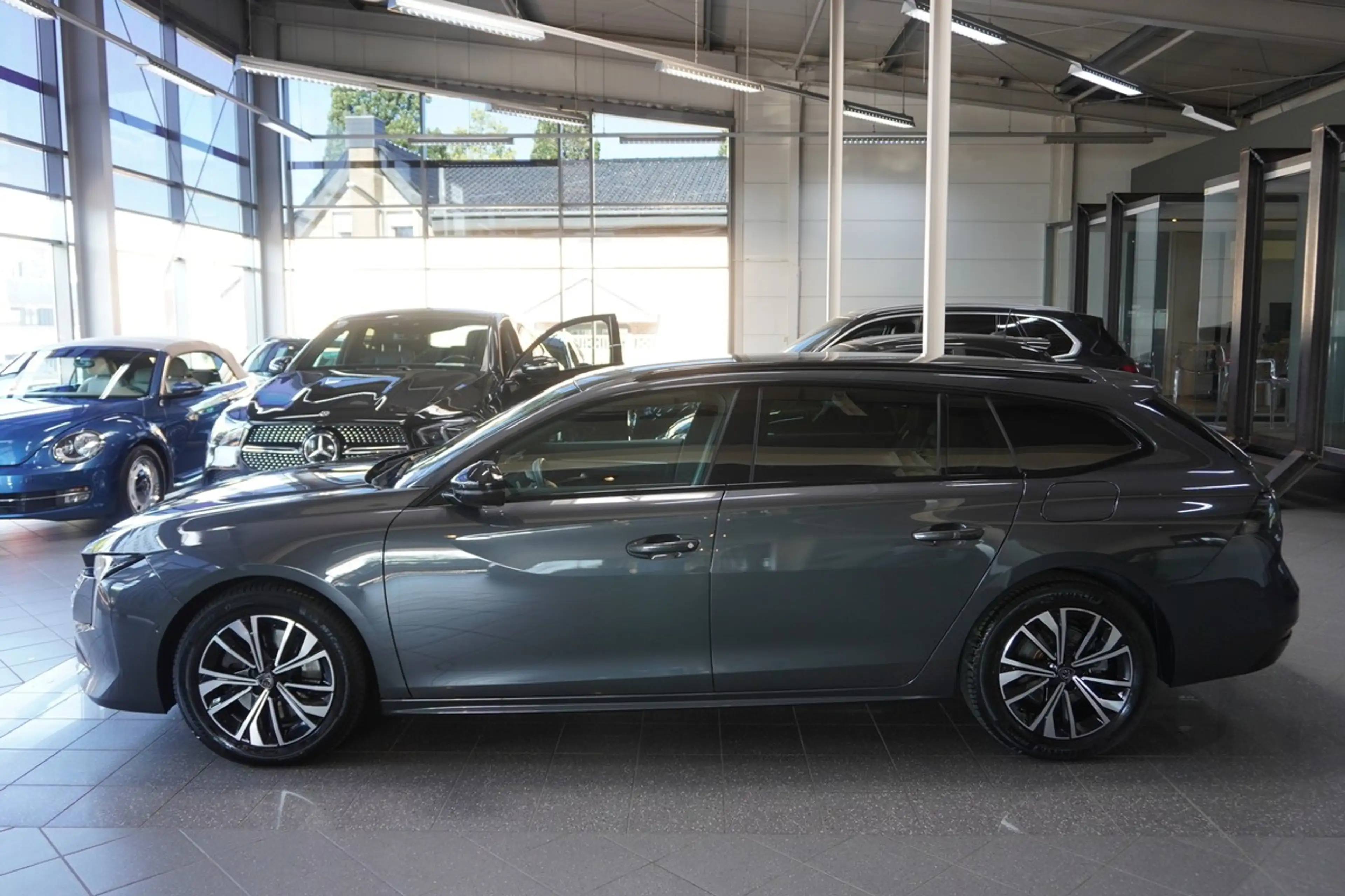 Peugeot 508 SW Allure Hybrid LED ACC DAB R.Cam — photo 9