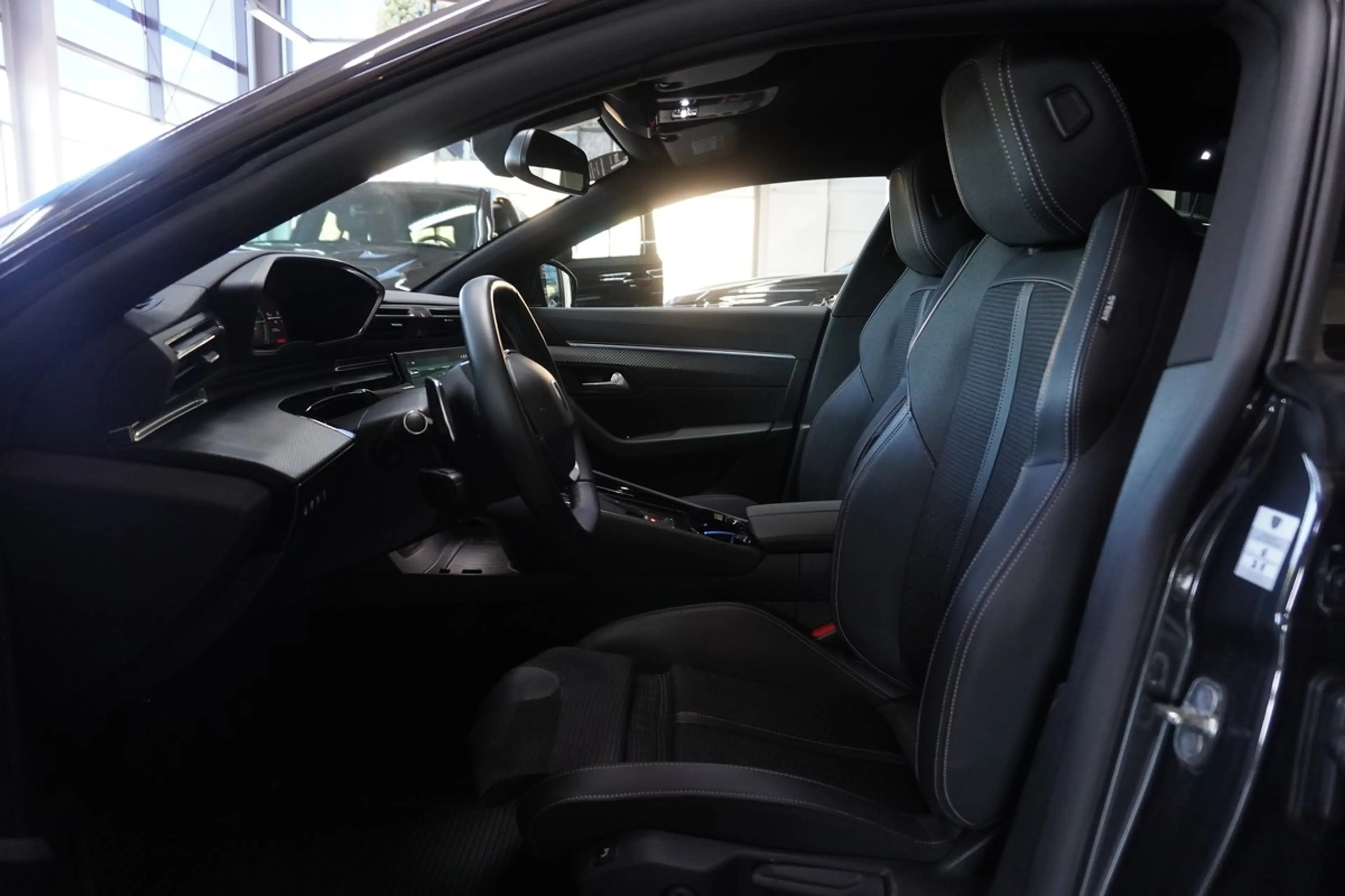 Peugeot 508 SW Allure Hybrid LED ACC DAB R.Cam — photo 12