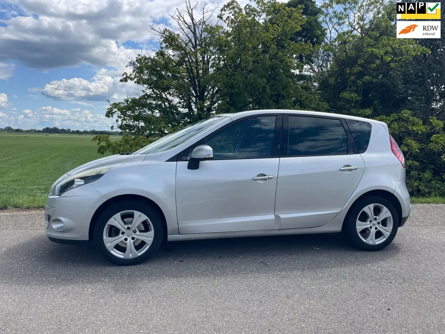 Renault Scenic 2.0 Privilege Automaat Pano dak Nwe. APK Grijs - 1