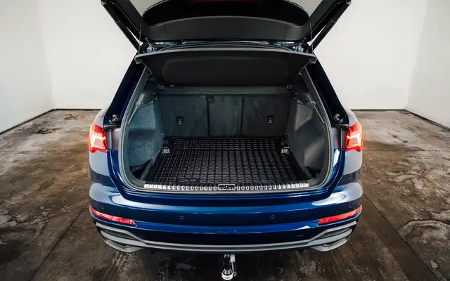 Audi Q3 view 9