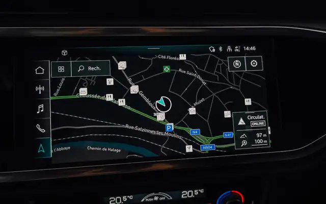 Audi Q3 view 22