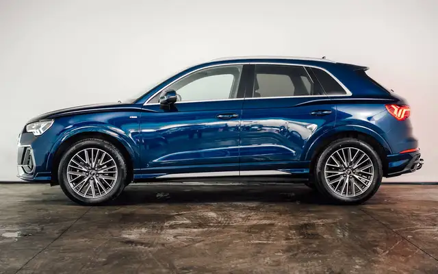 Audi Q3 view 2