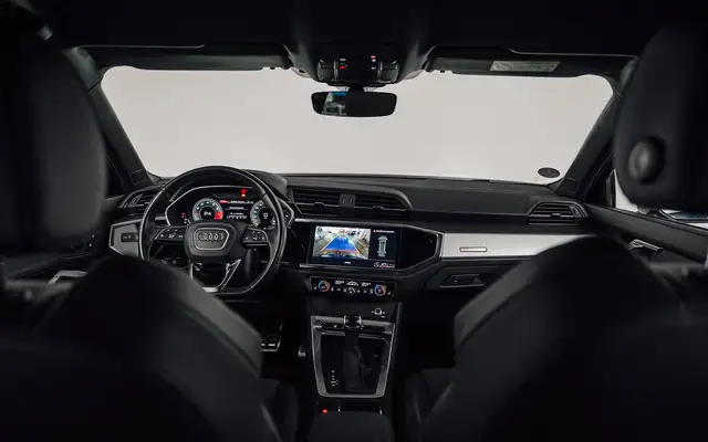 Audi Q3 view 16