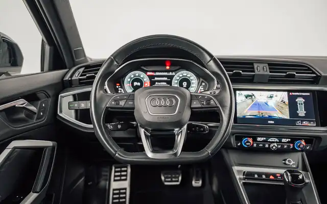 Audi Q3 view 17