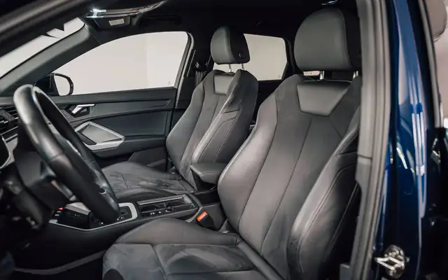 Audi Q3 view 12
