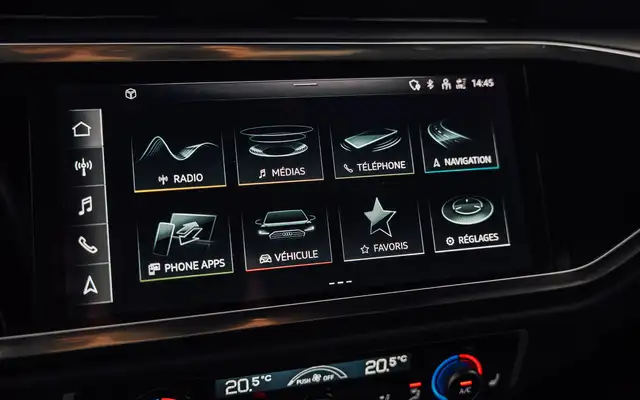 Audi Q3 view 20