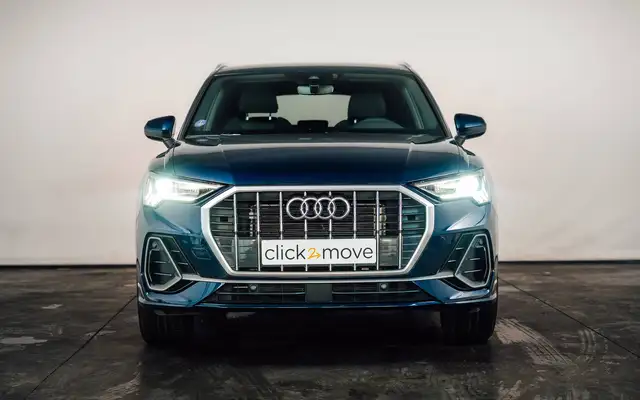 Audi Q3 view 4