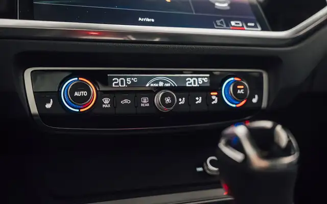 Audi Q3 view 27