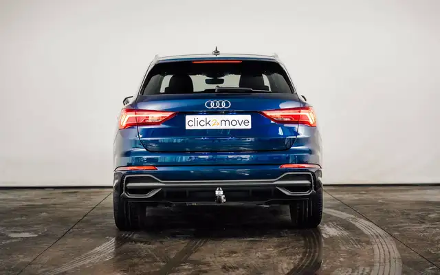 Audi Q3 view 5