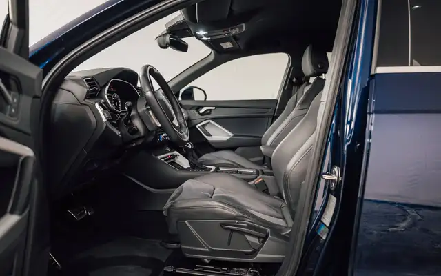 Audi Q3 view 13