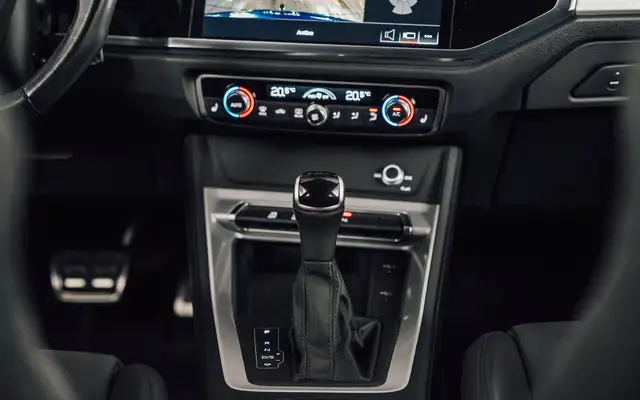 Audi Q3 view 28
