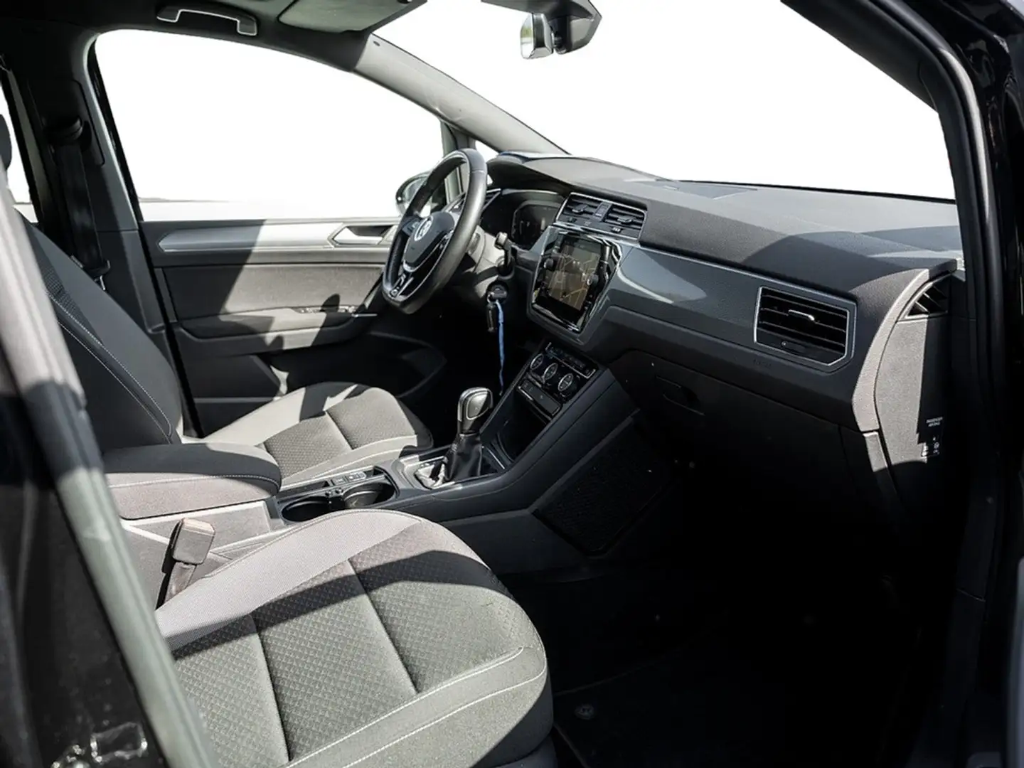 Volkswagen Touran 2.0 TDI Active DSG AHK NAVI BSD PANO K Schwarz - 2