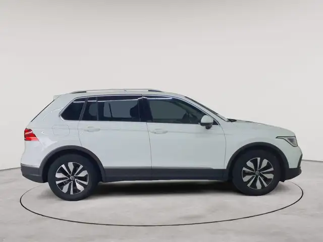 Volkswagen Tiguan view 3
