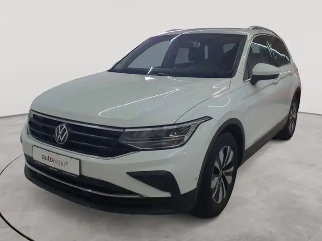 Volkswagen Tiguan view 2
