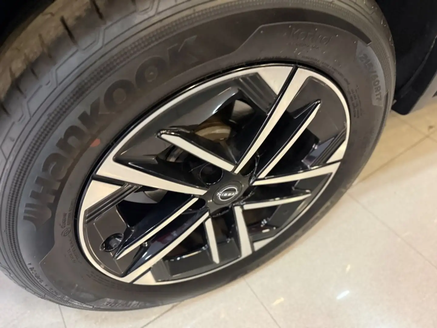 Nissan Juke 1.0 DIG-T N-Connecta 4x2 DCT 7 84kW Gris - 2