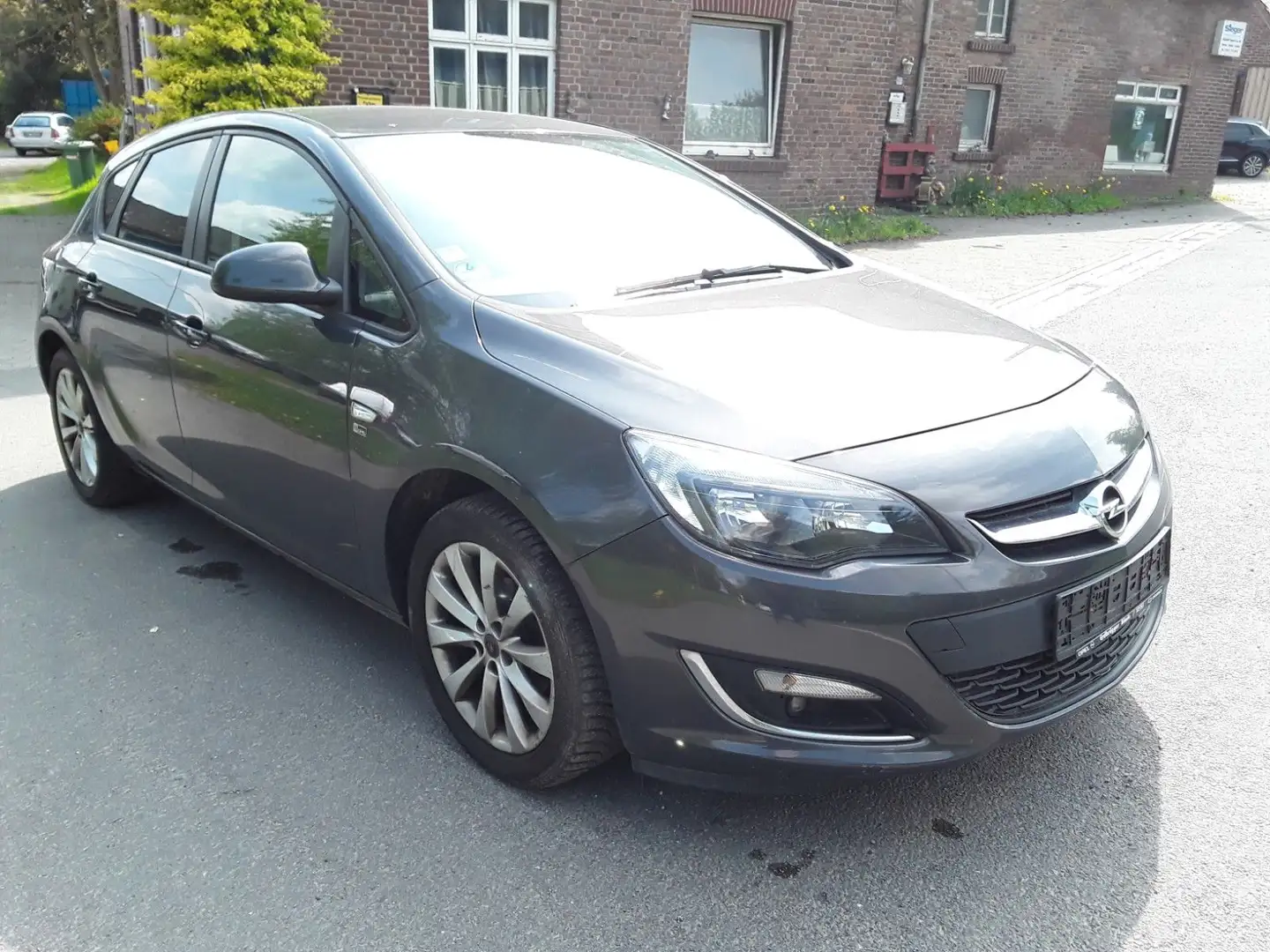 Opel Astra J Lim. 5-trg. Edition,TÜV 08.2026 Szary - 1