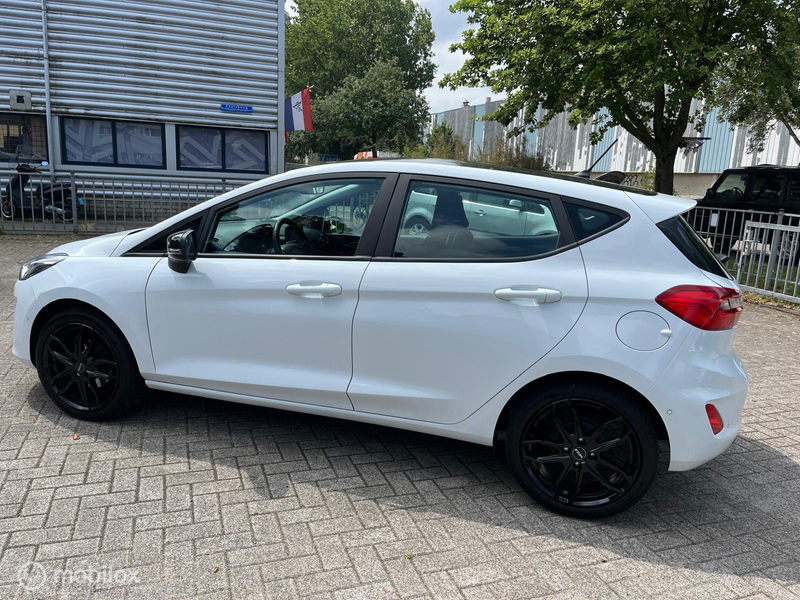 Ford Fiesta 1.1 Black & White Edition — photo 5