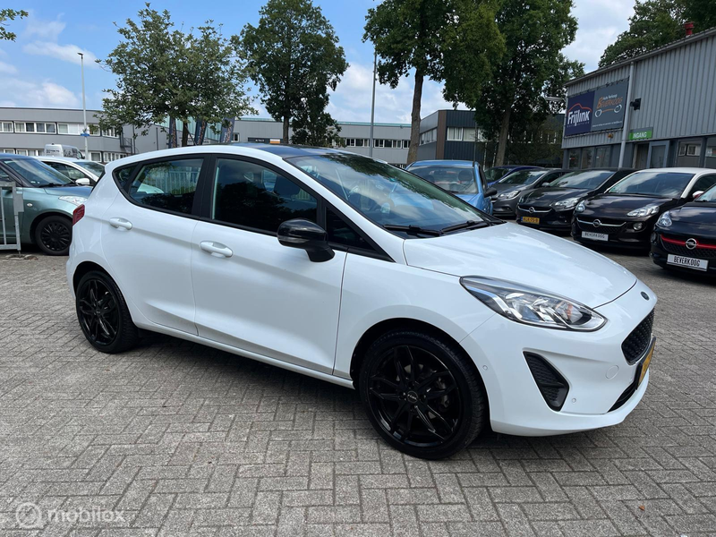 Ford Fiesta 1.1 Black & White Edition — photo 2