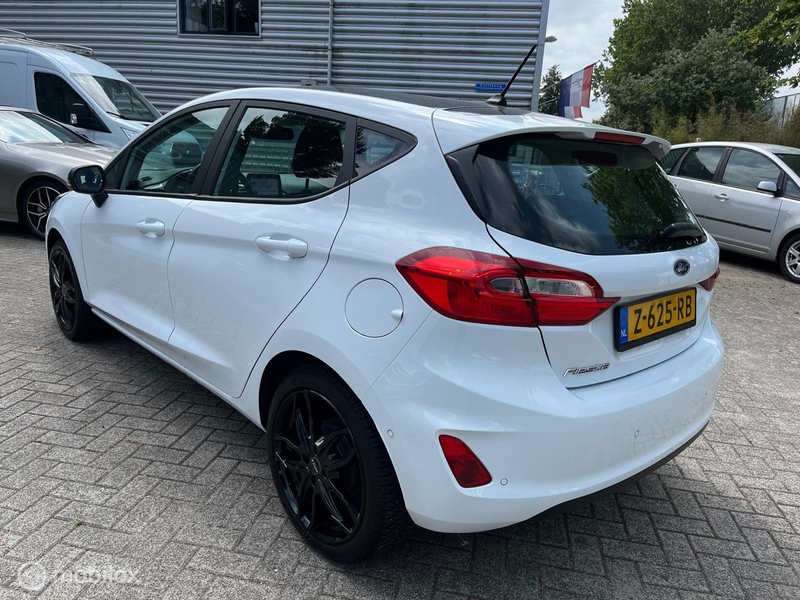 Ford Fiesta 1.1 Black & White Edition — photo 8